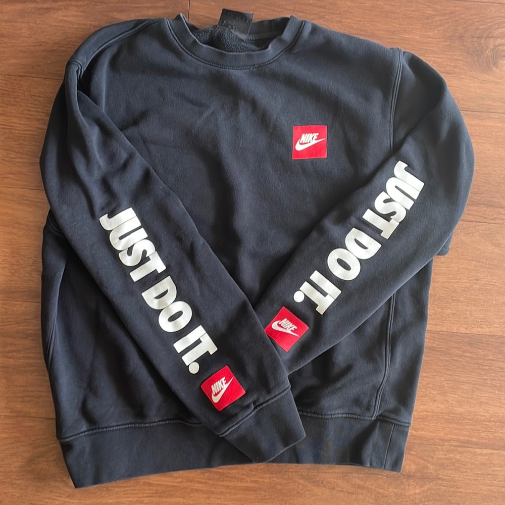 Nike Men’s Crewneck - size Medium